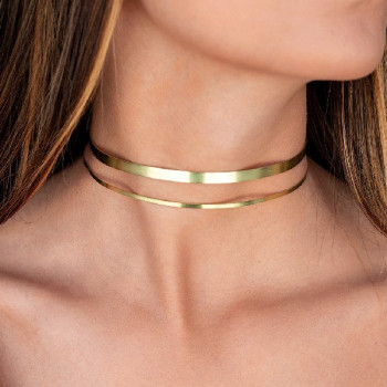 CHOCKER CHAPA LISA COM VAZADOS