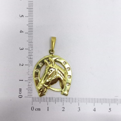 PIN CABEÇA DE CAVALO C/FERRADURA LISO VZD CAM