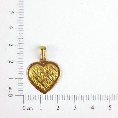 PIN CORAÇÃO TRABALHADO CAM